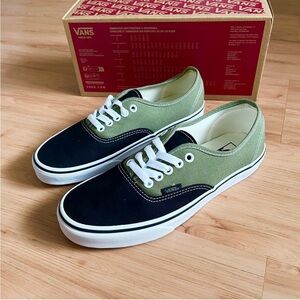 Vans Authentic Pop Loden Green
Women 9.0 US